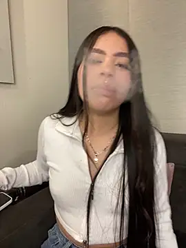 Snapshot of Cristina_pinkk chatting on November 19, 2025, 4:34 am Cristina pinkk online show from November 19, 2025, 4:34 am