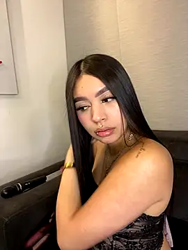 Snapshot of Cristina_pinkk chatting on November 12, 2025, 3:10 am Cristina pinkk online show from November 12, 2025, 3:10 am