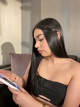 Snapshot of Cristina_pinkk chatting on October 10, 2025, 1:28 am Cristina pinkk online show from October 10, 2025, 1:28 am