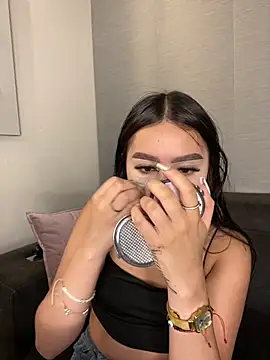 Snapshot of Cristina_pinkk chatting on November 5, 2025, 3:09 am Cristina pinkk online show from November 5, 2025, 3:09 am