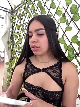 Snapshot of Cristina_pinkk chatting on October 31, 2025, 6:26 pm Cristina pinkk online show from October 31, 2025, 6:26 pm