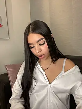 Snapshot of Cristina_pinkk chatting on November 4, 2025, 2:37 am Cristina pinkk online show from November 4, 2025, 2:37 am