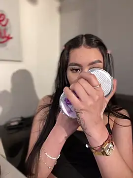 Snapshot of Cristina_pinkk chatting on October 16, 2025, 2:31 am Cristina pinkk online show from October 16, 2025, 2:31 am