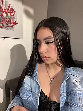 Snapshot of Cristina_pinkk chatting on October 28, 2025, 2:56 am Cristina pinkk online show from October 28, 2025, 2:56 am