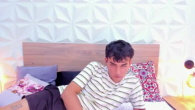 Nix Peach online show from March 22, 2025, 1:19 pm