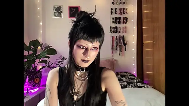 ELENA UMBRA online show from December 22, 2025, 8:20 pm