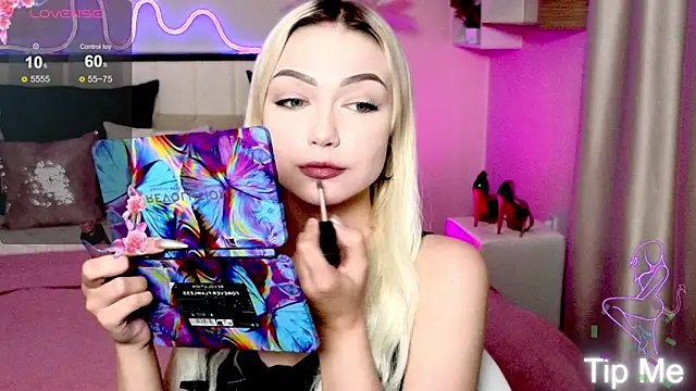 LinaLirian online show from September 10, 2025, 2:16 pm