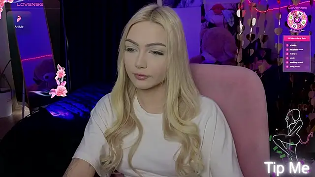 Snapshot of LinaLirian chatting on June 4, 2026, 10:09 am LinaLirian online show from June 4, 2026, 10:09 am