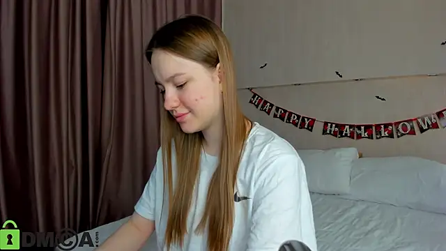 Candy Cansew online show from October 29, 2025, 1:04 am