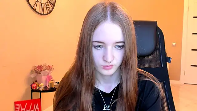 KateKayer online show from November 9, 2025, 11:47 am