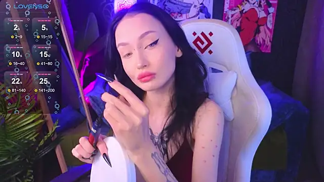  holly berry  online show from September 11, 2025, 1:38 am