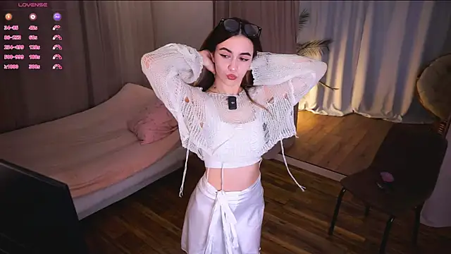 Snapshot of CupSizeGirl chatting on November 3, 2025, 1:15 pm CupSizeGirl online show from November 3, 2025, 1:15 pm