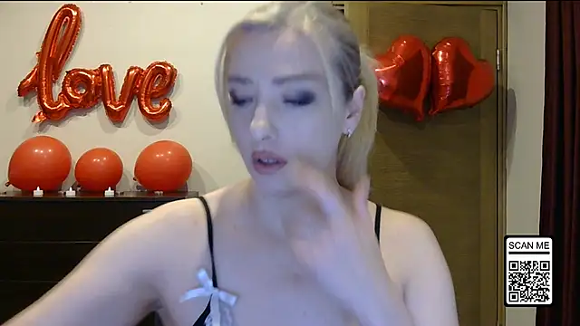 Snapshot of Wild_Silk_Desire chatting on February 17, 2026, 4:15 pm Wild Silk Desire online show from February 17, 2026, 4:15 pm