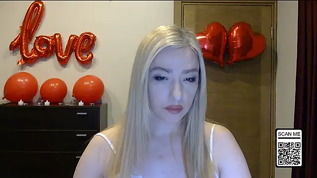 Snapshot of Wild_Silk_Desire chatting on February 15, 2026, 4:39 pm Wild Silk Desire online show from February 15, 2026, 4:39 pm