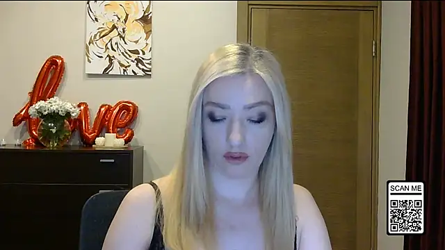 Snapshot of Wild_Silk_Desire chatting on February 22, 2026, 4:41 pm Wild Silk Desire online show from February 22, 2026, 4:41 pm