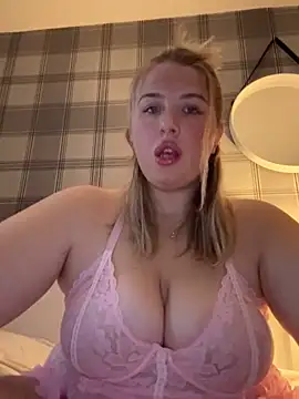 CutieCurvyGirlxo online show from September 14, 2025, 5:02 pm