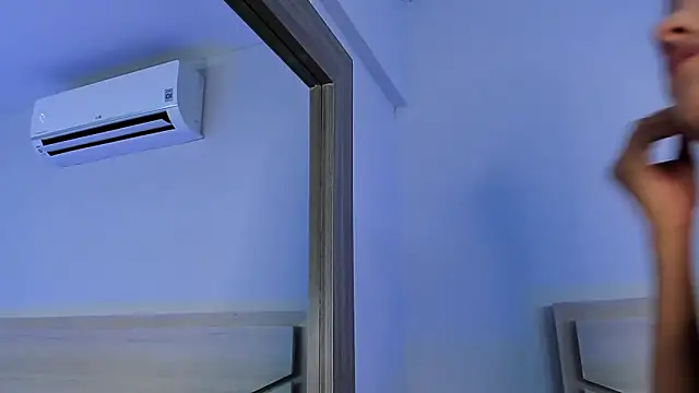 ZoeMorris online show from October 15, 2025, 11:40 am