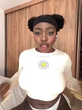 Snapshot of alissradiante1 chatting on November 7, 2025, 3:44 am alissradiante1 online show from November 7, 2025, 3:44 am