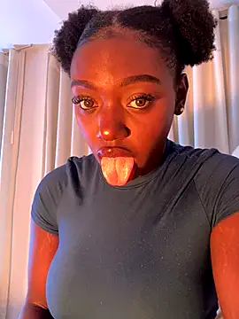 Snapshot of alissradiante1 chatting on November 18, 2025, 4:27 am alissradiante1 online show from November 18, 2025, 4:27 am