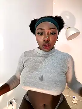 Snapshot of alissradiante1 chatting on October 29, 2025, 1:48 am alissradiante1 online show from October 29, 2025, 1:48 am