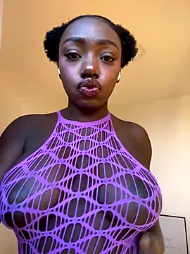 Snapshot of alissradiante1 chatting on November 9, 2025, 10:36 pm alissradiante1 online show from November 9, 2025, 10:36 pm