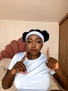 Snapshot of alissradiante1 chatting on October 10, 2025, 11:16 pm alissradiante1 online show from October 10, 2025, 11:16 pm