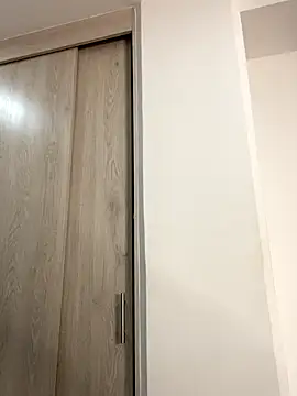 Snapshot of alissradiante1 chatting on October 17, 2025, 3:32 am alissradiante1 online show from October 17, 2025, 3:32 am