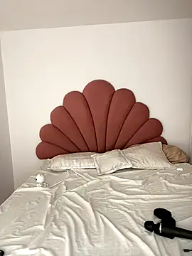 Snapshot of alissradiante1 chatting on October 31, 2025, 12:29 am alissradiante1 online show from October 31, 2025, 12:29 am