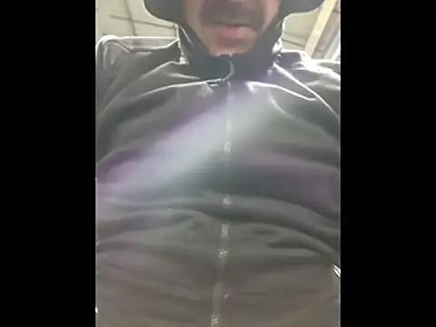 CloudyMuscleBeefy online show from December 17, 2025, 2:05 am