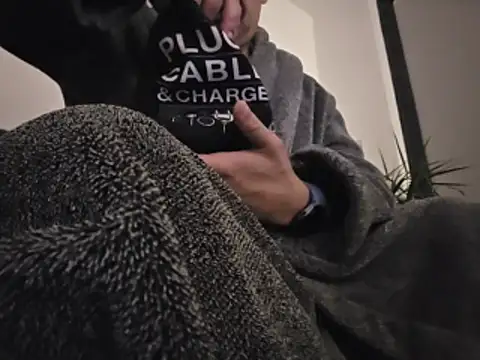 CloudyMuscleBeefy online show from December 16, 2025, 2:49 am