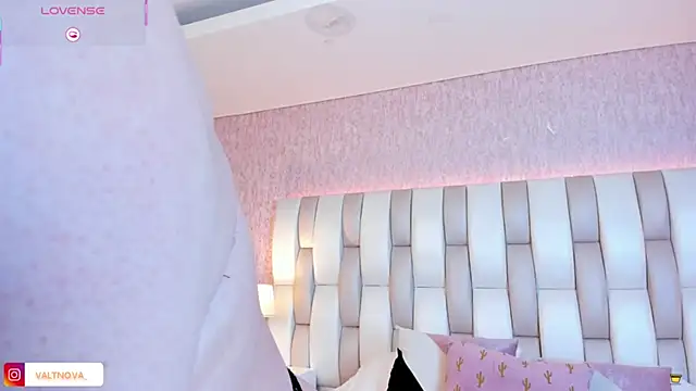 valt  online show from November 18, 2025, 8:23 pm