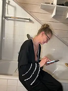 Snapshot of LucyLingerie78 chatting on December 4, 2025, 8:08 pm LucyLingerie78 online show from December 4, 2025, 8:08 pm