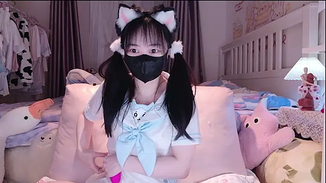 love-uiui online show from November 16, 2025, 12:54 pm