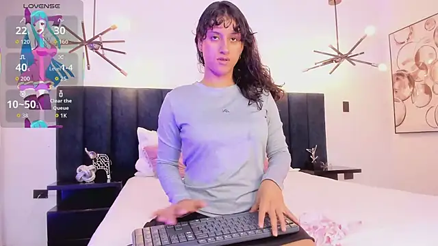 niia7 online show from December 4, 2025, 9:14 pm