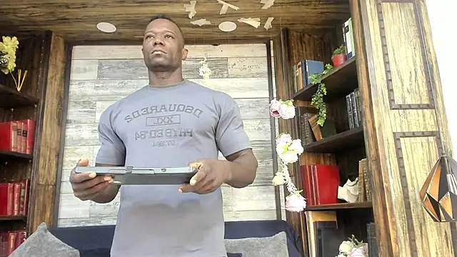 Snapshot of MarcusBlack_ chatting on February 17, 2026, 12:57 pm MarcusBlack online show from February 17, 2026, 12:57 pm