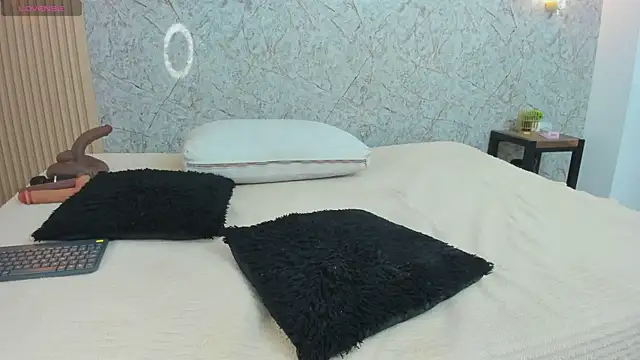 Snapshot of Antonella_west chatting on May 27, 2026, 9:33 pm Antonella west online show from May 27, 2026, 9:33 pm