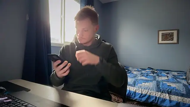 lustylyndon online show from April 12, 2026, 7:50 pm