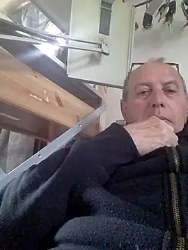 Vince072 online show from April 12, 2026, 4:21 pm