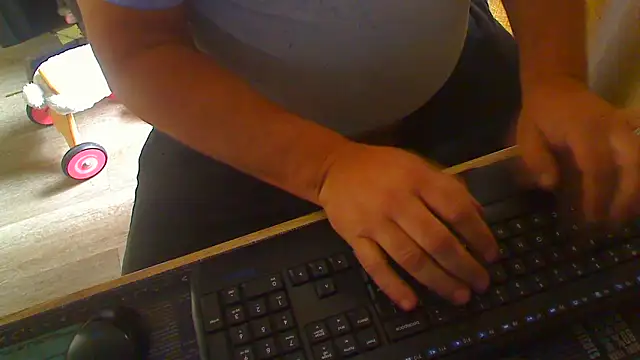 latexsub75 online show from February 8, 2026, 10:07 pm