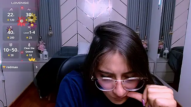 alesiamoore online show from March 10, 2026, 4:55 pm