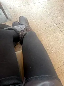 xiaoyuan01 online show from December 16, 2025, 3:44 am