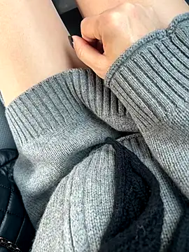 xiaoyuan01 online show from October 23, 2025, 1:48 am