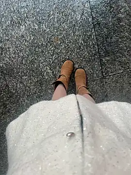 xiaoyuan01 online show from November 8, 2025, 1:31 am