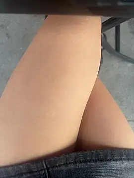 xiaoyuan01 online show from October 11, 2025, 2:01 am