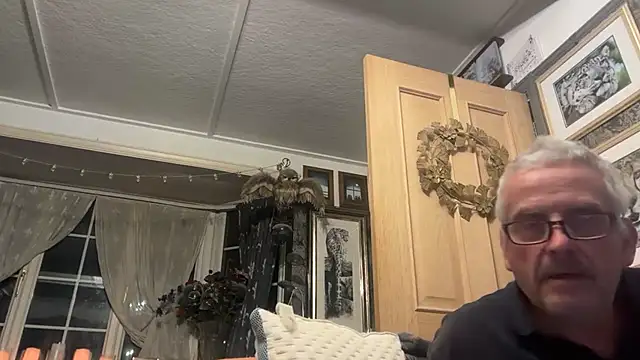 poggles online show from October 30, 2025, 9:55 pm