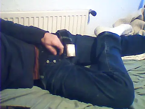 Snapshot of rimbaud77 chatting on October 28, 2025, 5:01 pm rimbaud77 online show from October 28, 2025, 5:01 pm