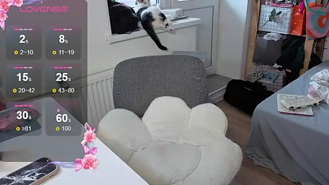 Snapshot of urstripchatgf chatting on October 22, 2025, 10:04 am urstripchatgf online show from October 22, 2025, 10:04 am