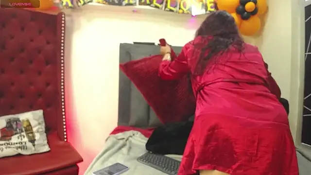 EmmaJhomson online show from October 17, 2025, 8:21 pm