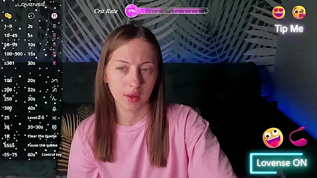 Snapshot of ChristyCrayme chatting on July 4, 2026, 9:52 pm ChristyCrayme online show from July 4, 2026, 9:52 pm