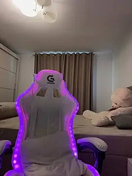 Snapshot of LunaBex chatting on February 14, 2026, 6:35 am LunaBex online show from February 14, 2026, 6:35 am